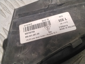 Porsche Cayenne (2010–2017) Eck-Rückleuchte Blende 90073570A - 3