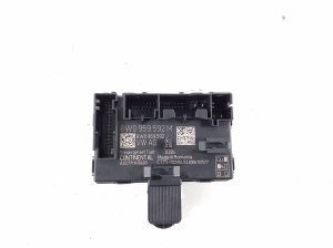   Boîtier de commande de porte avant  - 8W0959592M 
