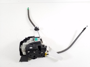 AUDI A4 B9 (2015–2026) Serrure de porte avant 8X1837015C