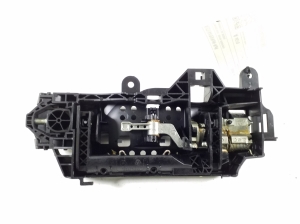 AUDI A4 B9 (2015–2026) Front door external opening handle and its details - 3