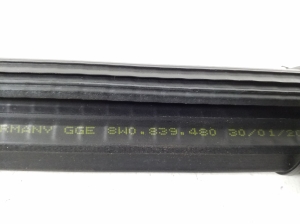 AUDI A4 B9 (2015–2026) Aizmugurējo sānu durvju stikla iekšējā līste 8W0839480 - 2