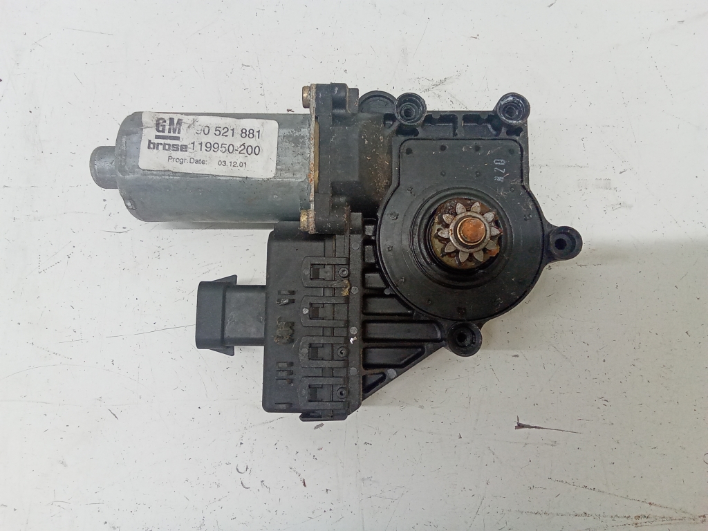 Opel Astra G (1998–2004) Front door window regulator motor 90521881 Opel Astra G (1998–2004) Front door window regulator motor 90521881