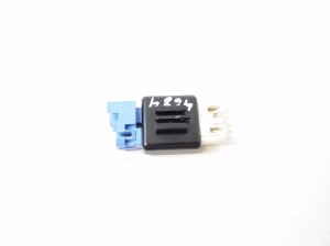 Mercedes Benz B-Class 246 (2011–2017) Antenna amplifier A2128204585 - 3