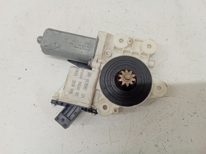 Front door window regulator motor - 9178987
