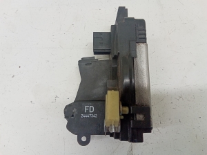 Opel Signum (2003–2008) Front door lock 24447342 - 2