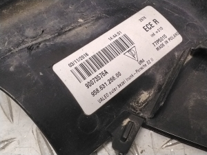 Porsche Cayenne (2010–2017) Autre pièce de feu arrière 90073576A - 2