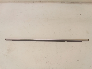Tagumise külgukse klaasi välimine liist - 013132104