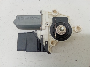Rear side door window regulator motor - 1J4959812A