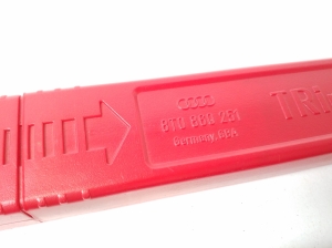 AUDI A4 B8 (2007–2016) Warning triangle 8T0860251 - 2
