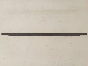 Tagumise külgukse klaasi välimine liist - 013132102