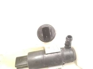 Porsche Cayenne (2010–2017) Front washer fluid reservoir 7P0955453 - 3