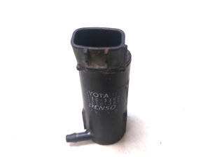TOYOTA Avensis Verso M2 (2001–2009) Front windshield washer pump 8533033020 - 4
