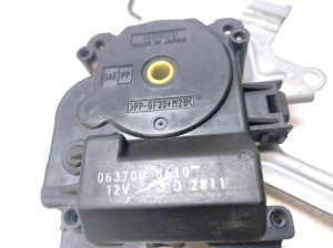 TOYOTA Avensis Verso M2 (2001–2009) Salongi soojenduse klapi mootor 0637008610 - 5