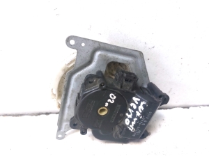 TOYOTA Corola Verso E12 (2001–2004) Salongi soojenduse klapi mootor 0637007440 - 4