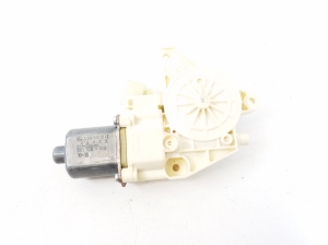 Hinterer Seitentür-Fensterhebermotor - A2048200642