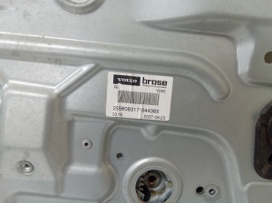 VOLVO XC70 (2007–2016) Rear side door window regulator 983042102 - 3