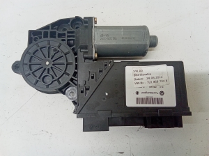 Volkswagen Touareg I (2002–2010) Rear side door window regulator motor 7L0959704B - 2