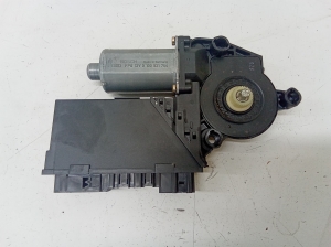 Hinterer Seitentür-Fensterhebermotor - 7L0959704B