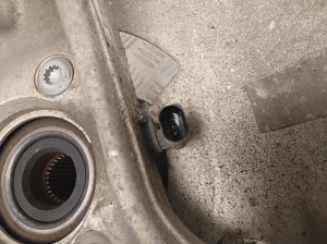 Porsche Cayenne (2010–2017) Front wheel hub 7P0407246A - 5
