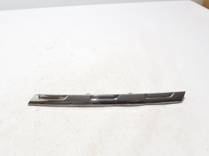 Front grille chrome trim - 623846007R