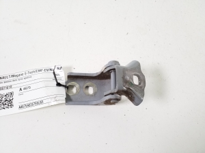 Charnière de porte latérale arrière inférieure - 804007161R