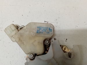 NISSAN X-Trail T30 (2001–2007) Rear side door lock 80553AA300 - 4
