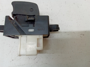 NISSAN X-Trail T30 (2001–2007) Schalter el. Fensterheber hinten 6Z012 - 3