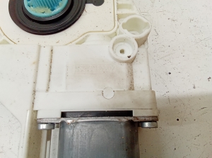 Land Rover Range Rover III (2002–2012) Hinterer Seitentür-Fensterhebermotor 0536010002 - 4