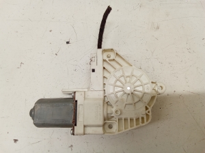 Land Rover Range Rover III (2002–2012) Rear side door window regulator motor 0536010001 - 4