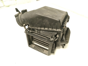 Mercedes Benz A-Class 176 (2012–2018) Luftfiltergehäuse A6450900001 - 2