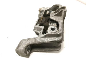 Mercedes Benz A-Class 176 (2012–2018) Motorlager A2462401817 - 3