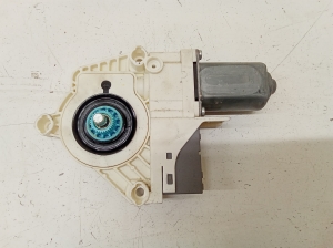 Land Rover Range Rover III (2002–2012) Front door window regulator motor 0536010002 - 3