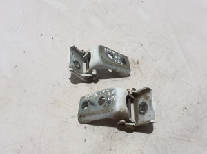 Front door top hinge - SU001A3058
