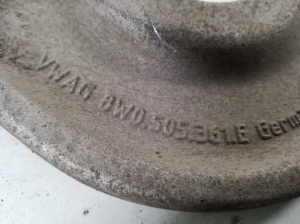 AUDI A4 B9 (2015–2026) Tagasilla varras 8W0505324F - 2