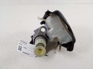 AUDI A4 B9 (2015–2026) Brake master cylinder 8W0611021 - 2