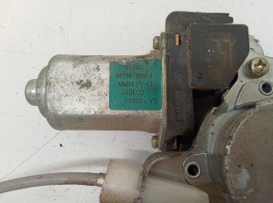 NISSAN X-Trail T30 (2001–2007) Aizmugurējo durvju logu pacēlājs 8073089913 - 2