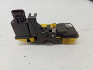 VOLVO XC90 (2002–2014) Rear side door lock 30634624 - 2