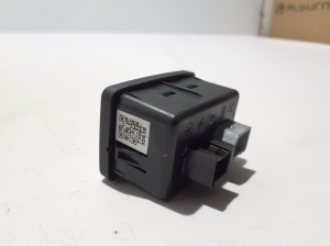FIAT Tipo (2015–2026) USB-Anschluss 735660875 - 3