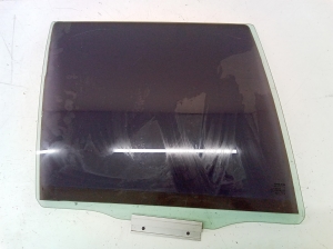 Aizmugurējo sānu durvju stikls - 43R001582