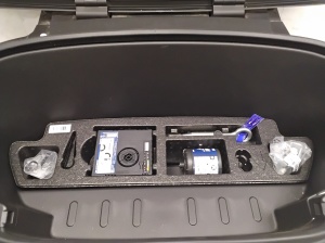 VOLVO XC40 (2017–2026) Storage box under the hood 32239221 - 5