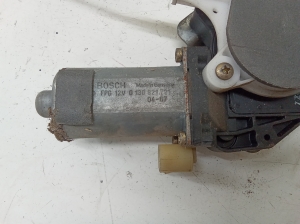 NISSAN Terrano R20 (1996–2007) Priekšējo durvju logu pacēlājs 0130821721 - 4