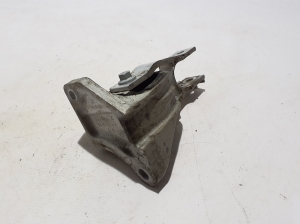 VOLVO XC90 (2015–2024) Engine mount 32324622 - 3