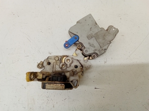 NISSAN Terrano R20 (1996–2007) Front door lock 064A - 2