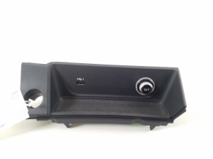   Autre pièce de la console centrale  - 8W1864131C 