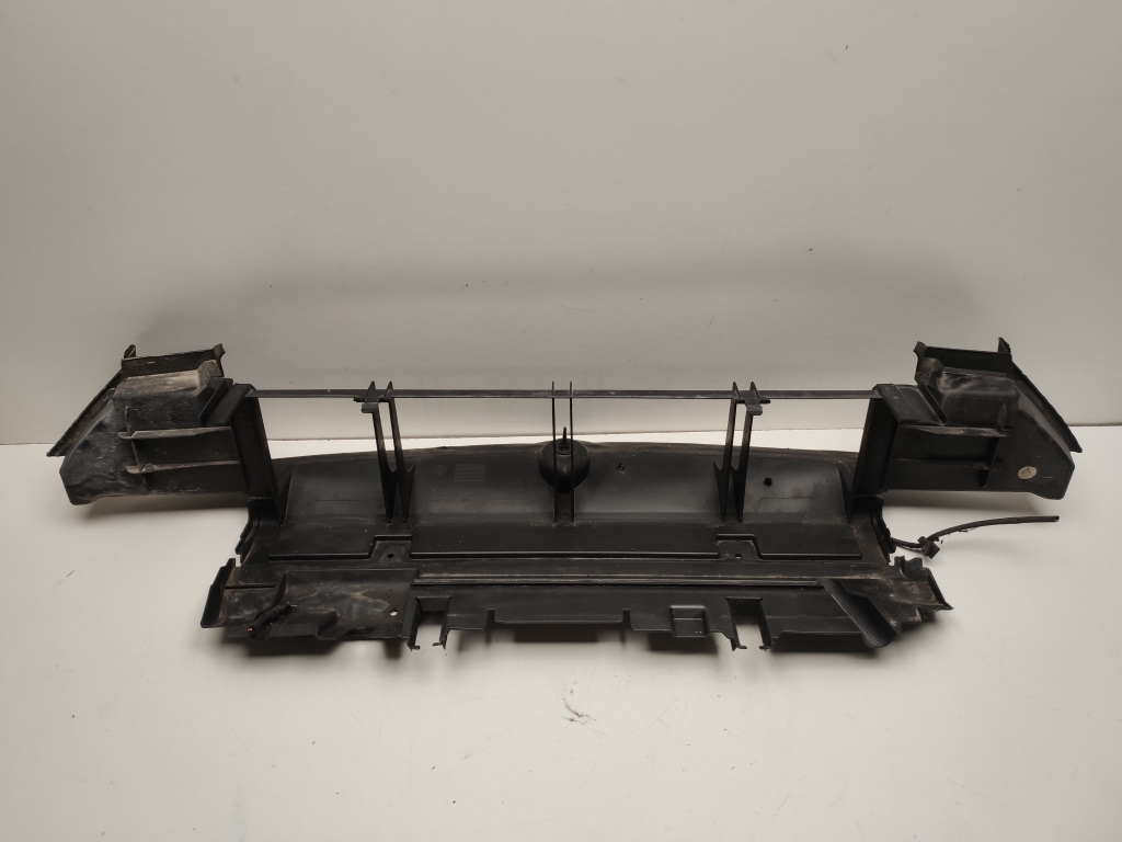 Mercedes Benz E-Class W207 (2009–2017) Luftleitblech für den Ladeluftkühler A2075052830 Mercedes Benz E-Class W207 (2009–2017) Luftleitblech für den Ladeluftkühler A2075052830
