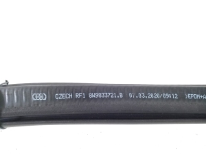 AUDI A4 B9 (2015–2026) Tagumise küljeukse tihend uksel 8W9833721B - 2