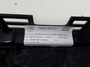 AUDI A4 B9 (2015–2026) Pakiruumi sisemuse muu osa 8W9861828E - 2