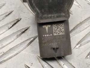 Tesla Model Y Y (2020–2026) Parksensor hinten 252500101D - 2