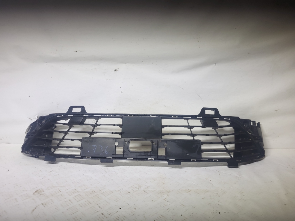 RENAULT Clio V (2019–2026) Front bumper lower grille 622541469R RENAULT Clio V (2019–2026) Front bumper lower grille 622541469R