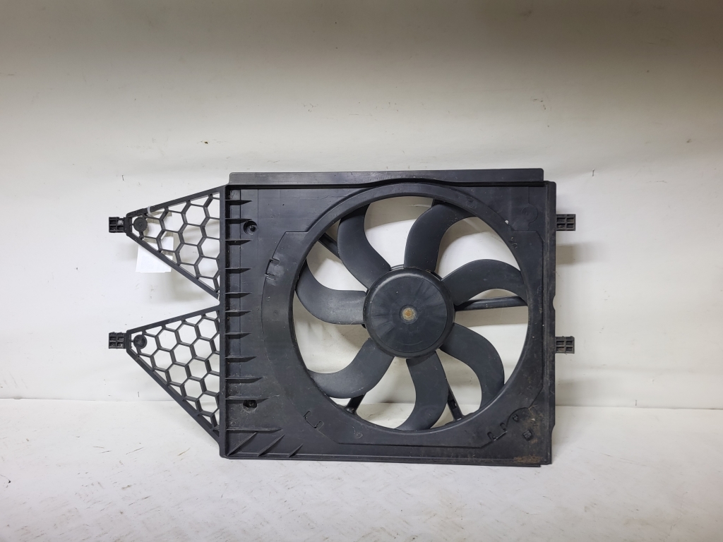Volkswagen Polo V (2009–2017) Dzesēšanas ventilators un tā daļas 6R0959455E Volkswagen Polo V (2009–2017) Dzesēšanas ventilators un tā daļas 6R0959455E